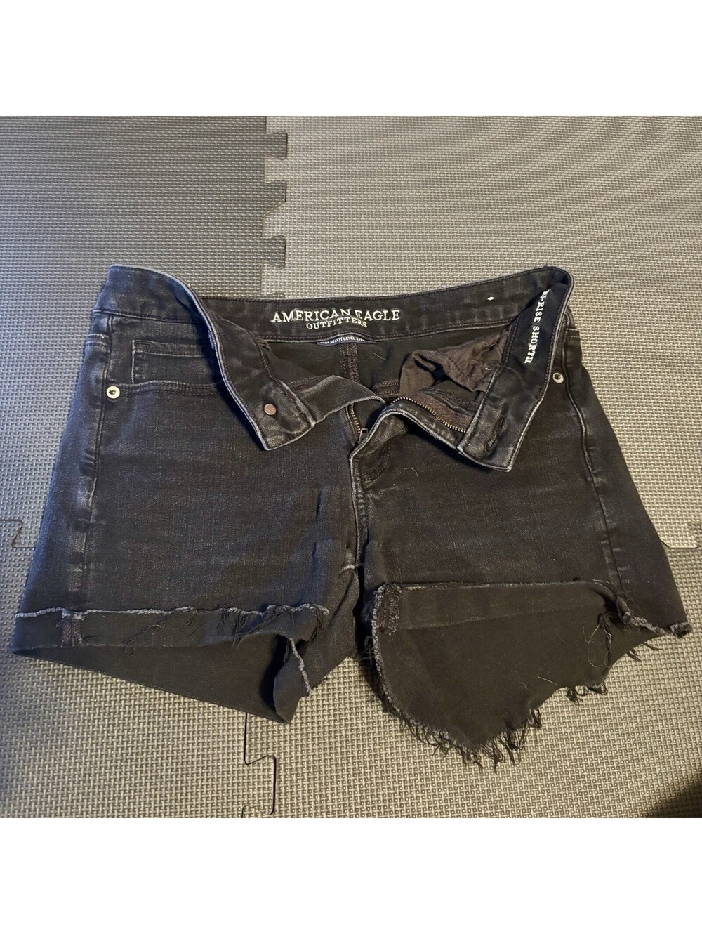 American Eagle Jean High Rise Shortie Size 8 Black Next Level Stretch Raw Hem